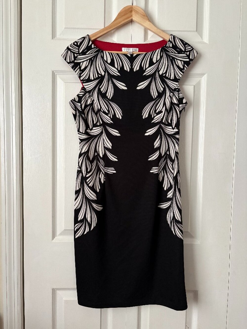 London Times Black & White Floral Chic Colorblock Sheath Dress  Size 8